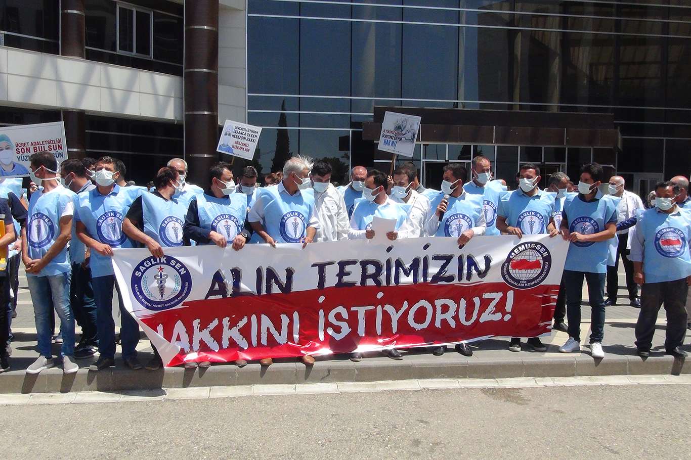 Sağlık-Sen Adıyaman: Sağlık çalışanları artık takdire teşekküre alkışa doydu icraat bekliyorlar Sağlık-Sen Adıyaman: Sağlık çalışanları artık takdire teşekküre alkışa doydu icraat bekliyorlar